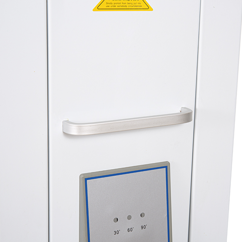 Sterilisatorwagen met vier buizen en UV-lampen Sterilisatorwagen met vier buizen en UV-lampen